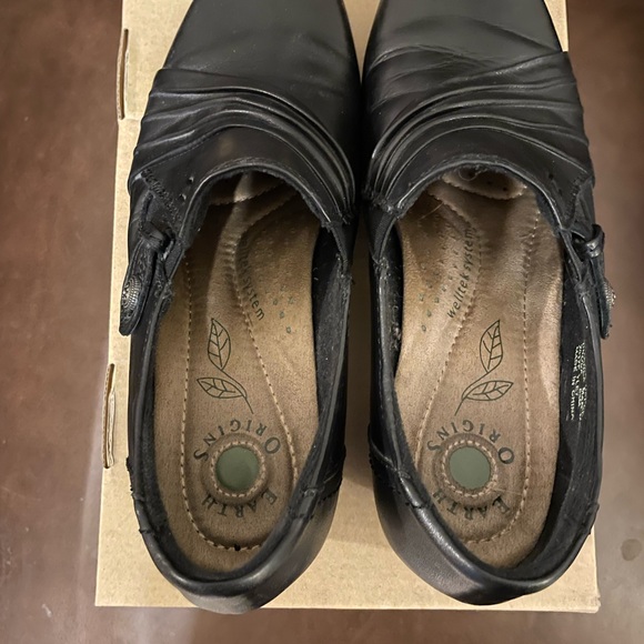 Earth Origins Rhoda Leather Shooties, Black, Sz 8.5 with box. - Picture 4 of 10